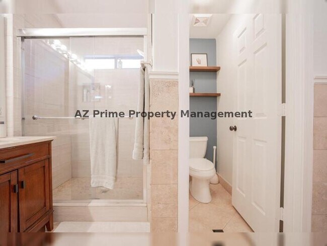 Building Photo - 5039 E Lucia Dr