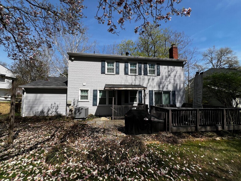 Building Photo - 2317 Glenmore Terrace