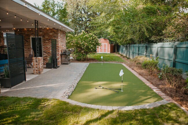 Building Photo - 946 Magnolia St SE