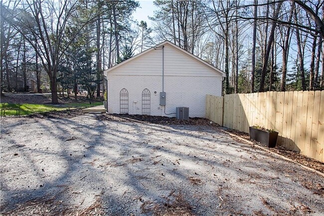 Building Photo - 387 Michael Dr