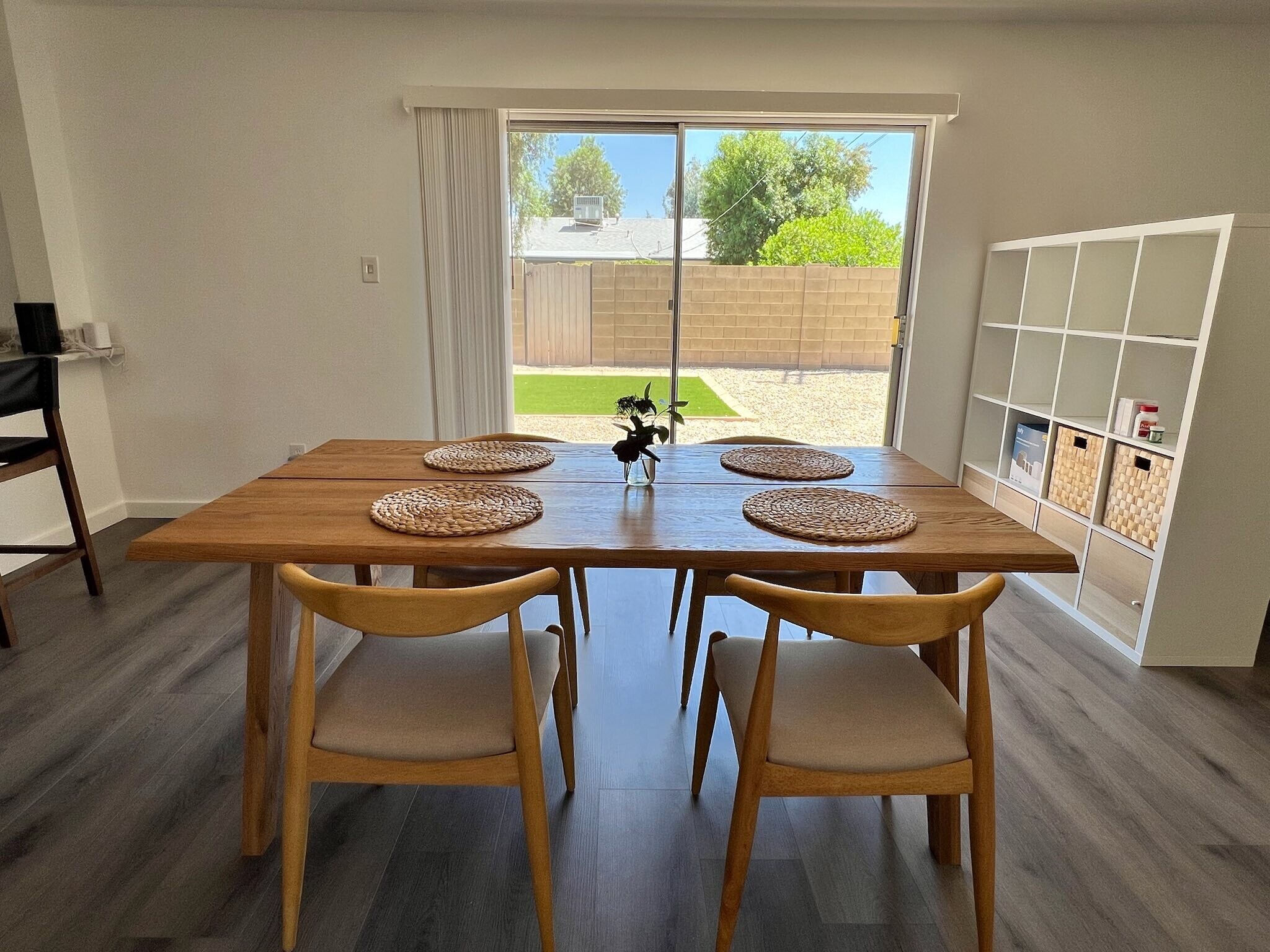 Dining Area - 907 E Broadmor Dr