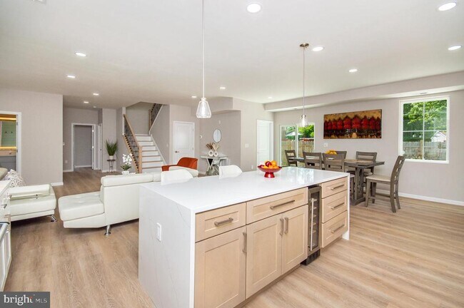 Building Photo - 8830 Badger Dr