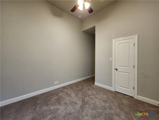 Building Photo - 1113 Carriage Loop