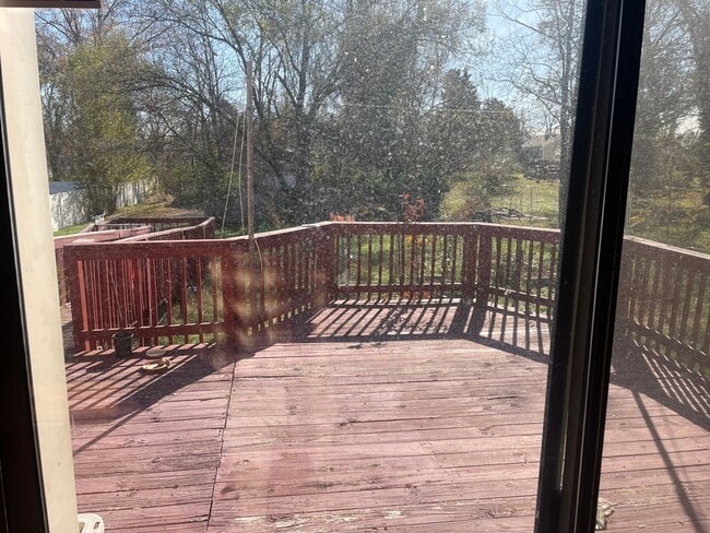 Building Photo - 4 Bedroom House