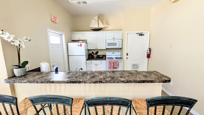 Building Photo - 850 S Tamiami Trl