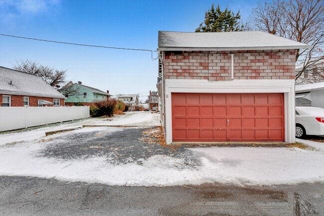 Building Photo - 109 N Sixth St