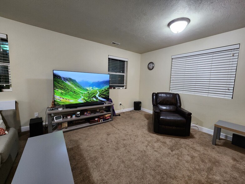 Building Photo - 1062 W Stonehaven Dr