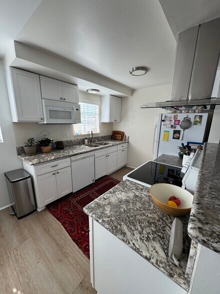 Building Photo - 1322 Amethyst St