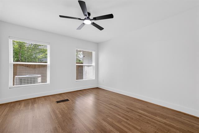 Building Photo - 2560 Rogers Ave