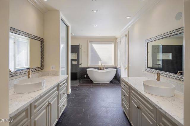 Building Photo - 980 Ellington Ln