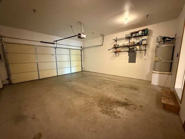 Building Photo - 3 Bedroom 2.5 Bath DuPont Townhome