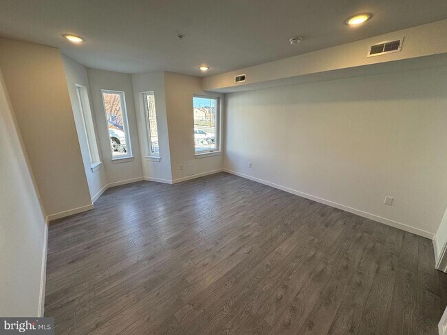 Building Photo - 1800 W Tioga St