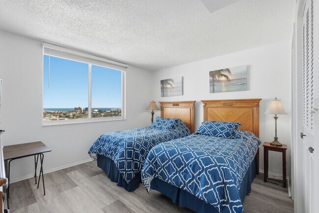 Building Photo - Beautiful 2/2 Bayshore Condo!