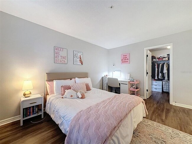 Building Photo - 406 S Cedar Ave