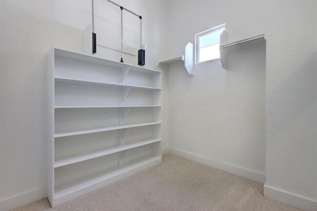Building Photo - 6133 Seville Dr