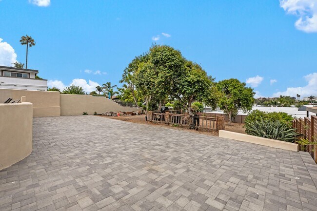 Building Photo - Furnished Oceanview Property