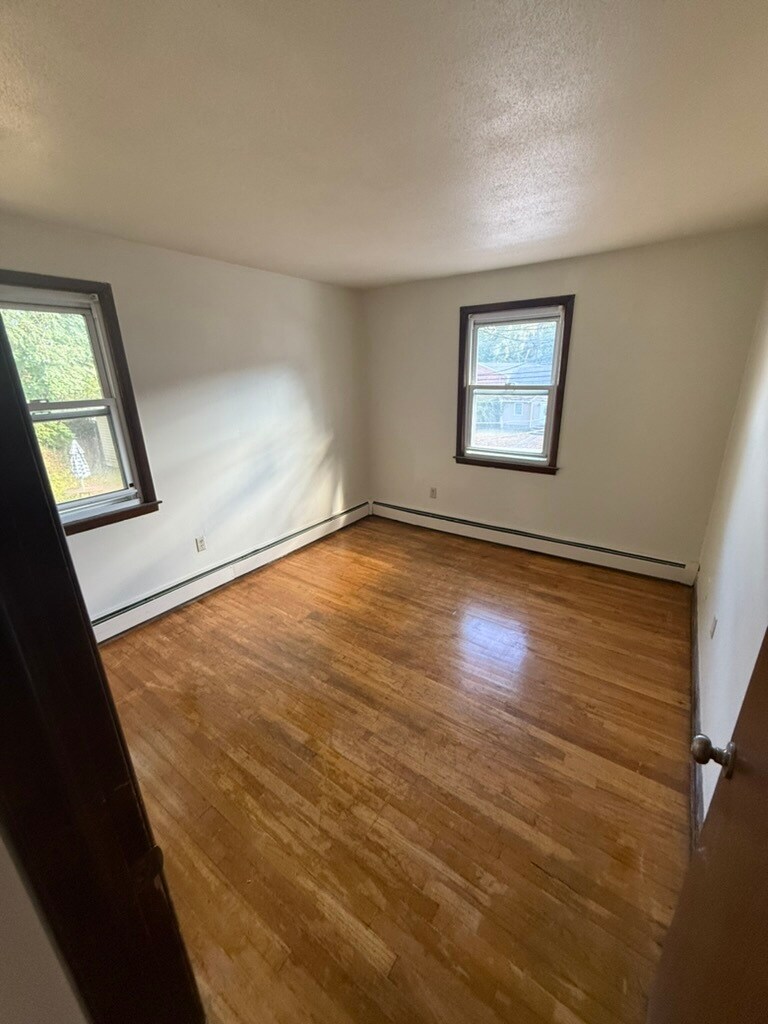 Building Photo - 372 Park St