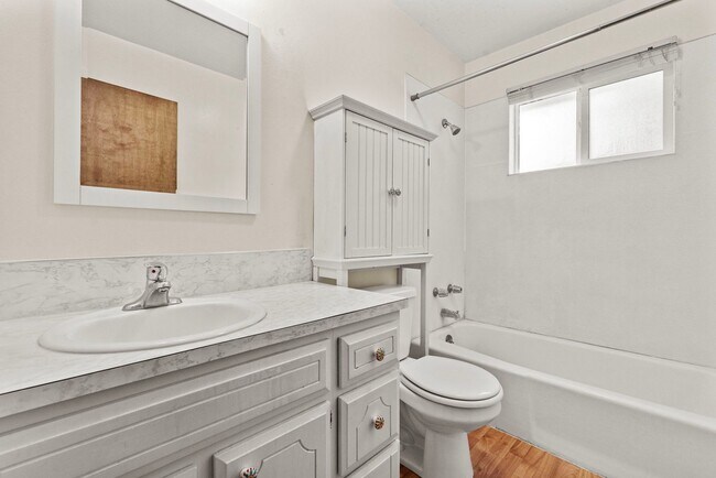 Building Photo - Rice St (17/19)