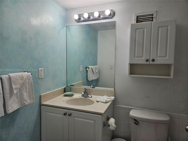 Building Photo - 2501 S Ocean Dr