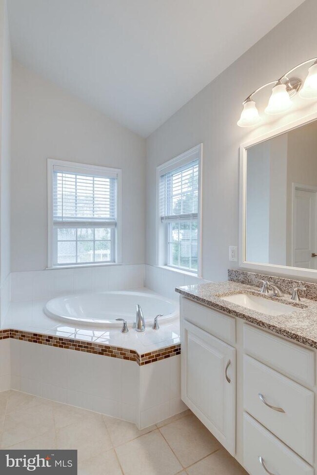 Building Photo - 41256 Lenah Point Dr