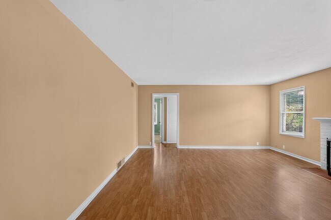 Building Photo - 2124 NE 78th Ave