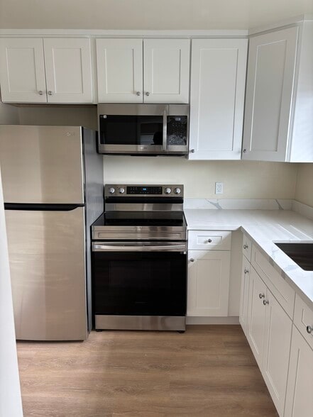 New cabinets and countertops - 912 Roosevelt St