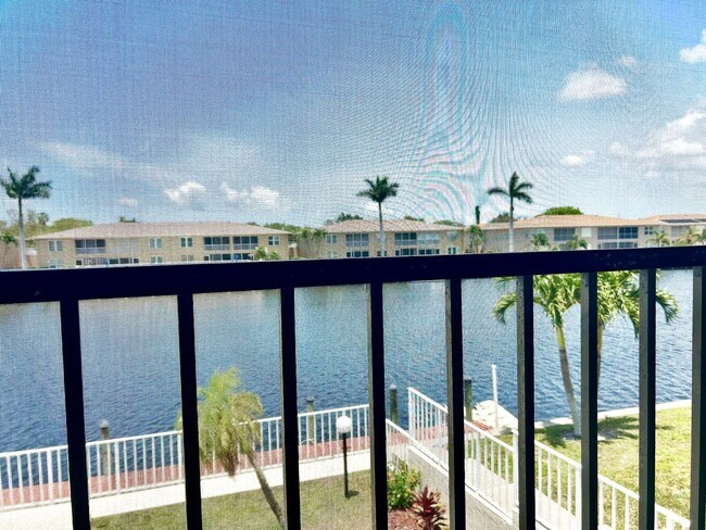 Building Photo - 2/2 Beautifully Remodeled, Furnished, With...