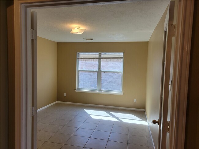 Building Photo - 3934 Camelia Glen Ln