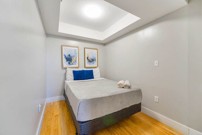 Building Photo - 1 SE 12th St