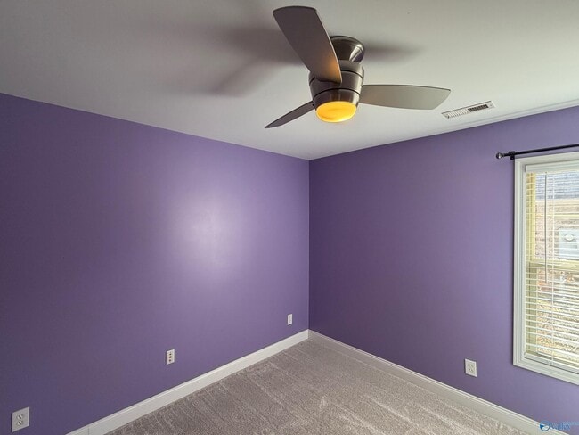 Building Photo - 8 Easy St