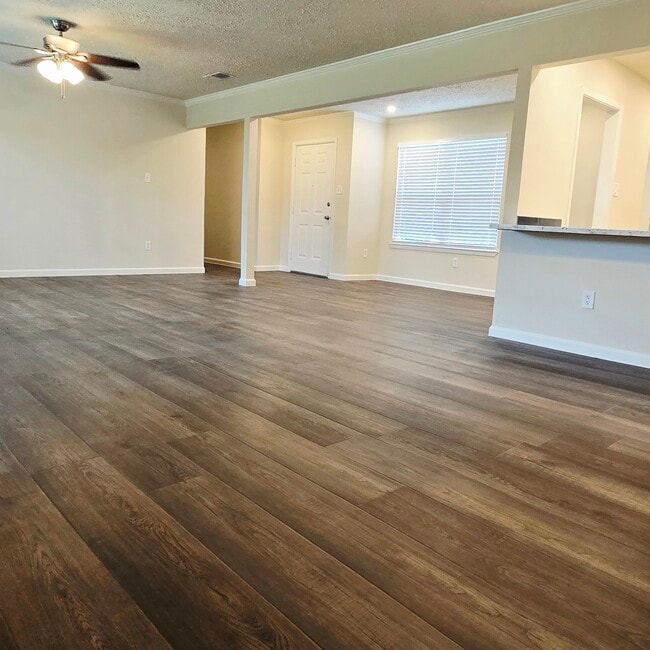 Building Photo - 14211 Sylvia Dr