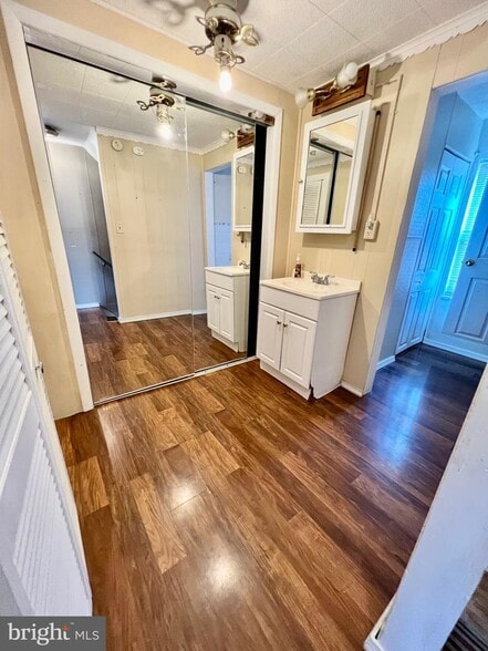 Bathroom - 1405 Cotton St