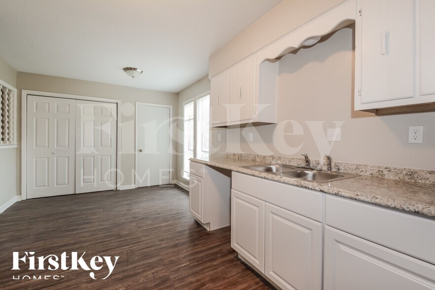 Building Photo - 6030 Elk Grove Rd