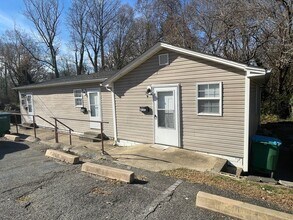 Building Photo - SRP-SH050-402 South 10th Street