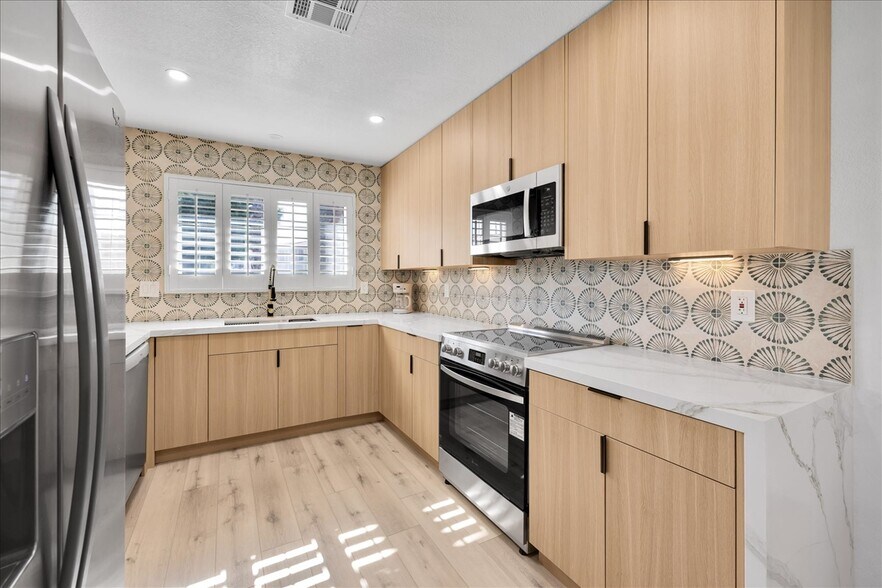 Building Photo - 2701 E Mesquite Ave