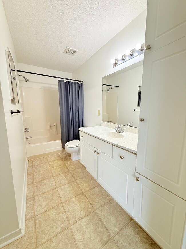 Building Photo - 10200 Belle Rive Blvd