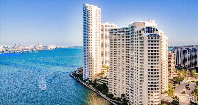 Building Photo - 888 Brickell Key Dr