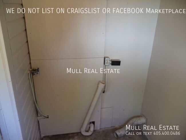 Building Photo - 4801 N Willow Ave