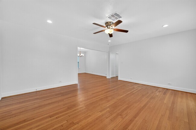 Building Photo - 2328 McClendon St