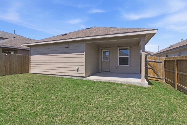 Building Photo - 3 Bedroom Home with Open Layout and Covered Patio in Creekside Farms!