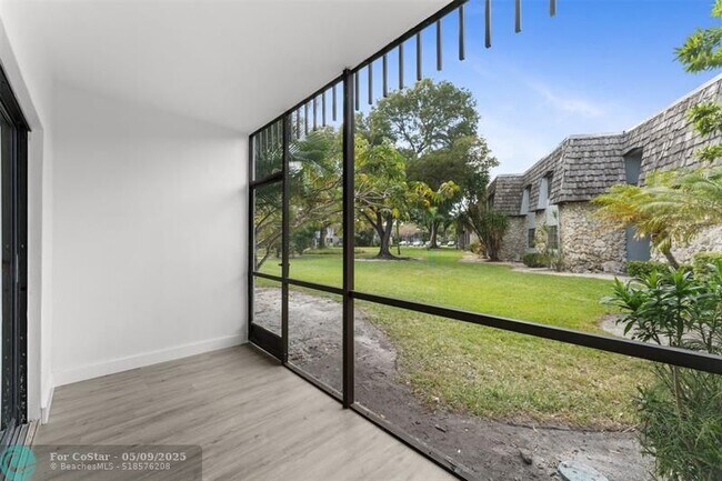 Building Photo - 3105 Oakland Shores Dr