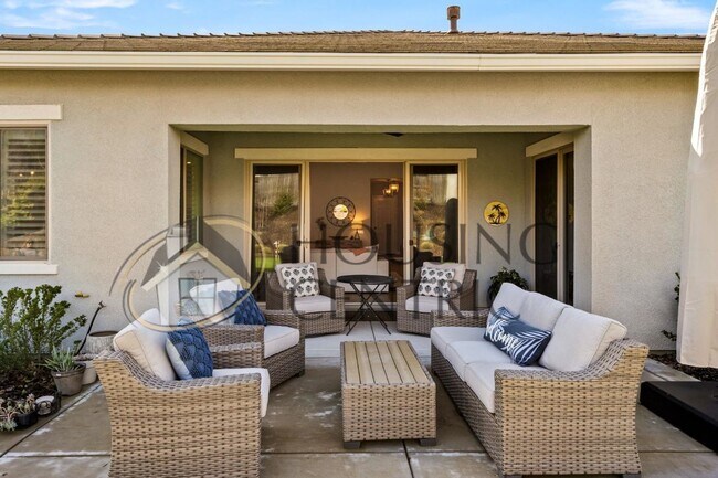 Building Photo - STUNNING Single Story Home with a Resort Style Backyard!