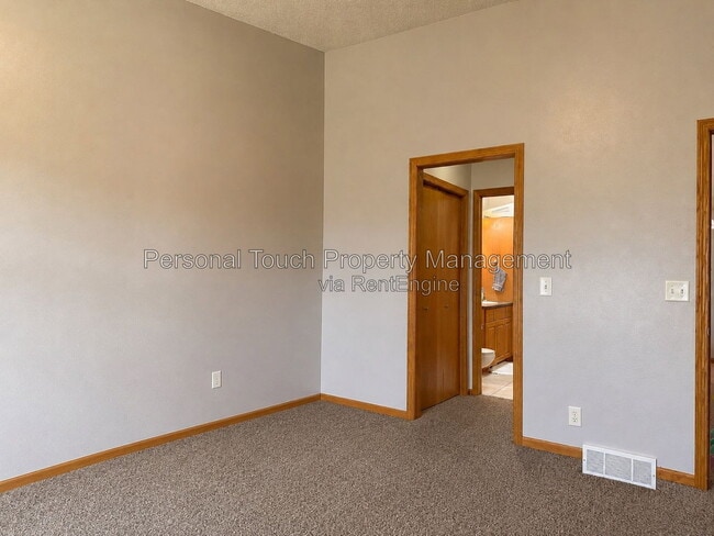 Building Photo - 4260 39th Ave S