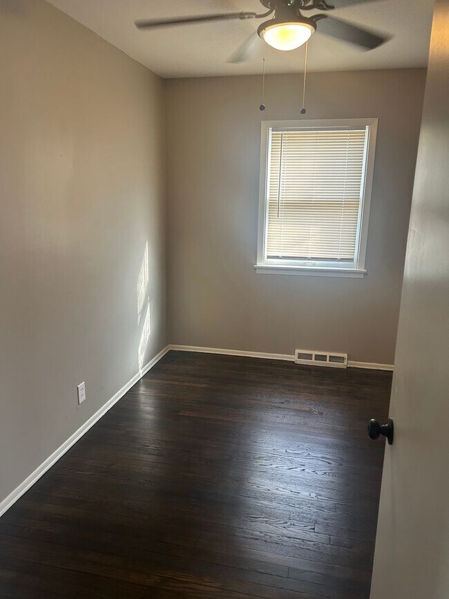 Building Photo - AVAILABLE NOW! Beautiful 3 Newly Rehabbed ...