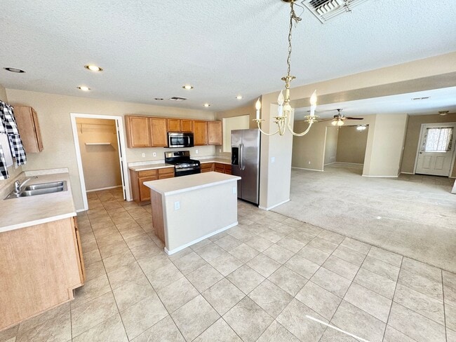 Building Photo - 3232 W Cavedale Dr