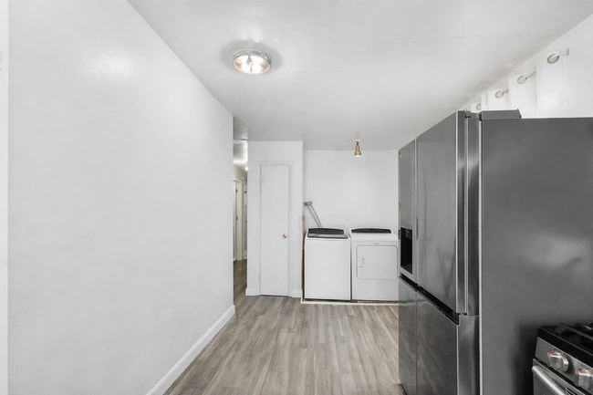 Building Photo - 2058 Mac Ct