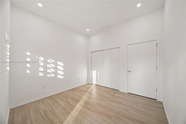Building Photo - 3435 NW 9th Ct