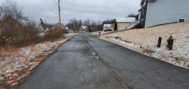 Building Photo - 172 Beth Ln