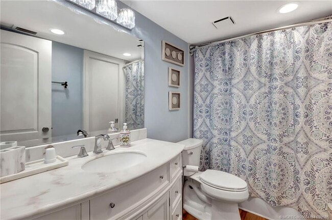 Building Photo - 40 NE Plantation Rd