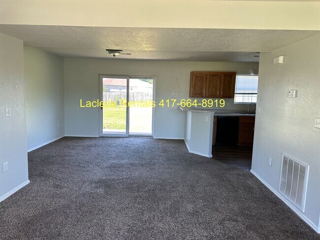 Building Photo - 3 BEDROOM 2.5 BATHROOM TOWNHOUSE FOR RENT